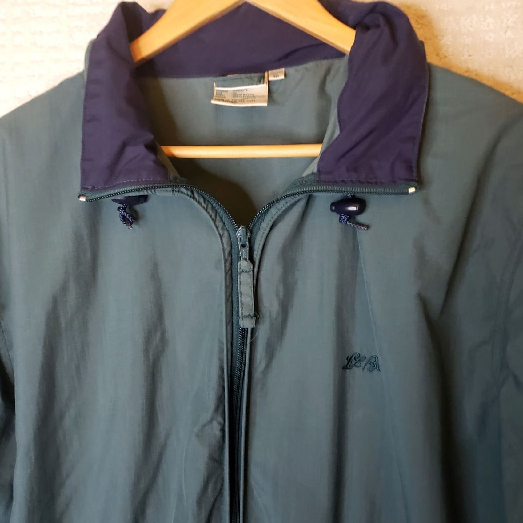 Vintage LL Bean Women's XL REG. Windbreaker Raincoat Green NO LINER Hide In Collar Hood Size XL / US 12-14 / IT 48-50 - 4 Thumbnail