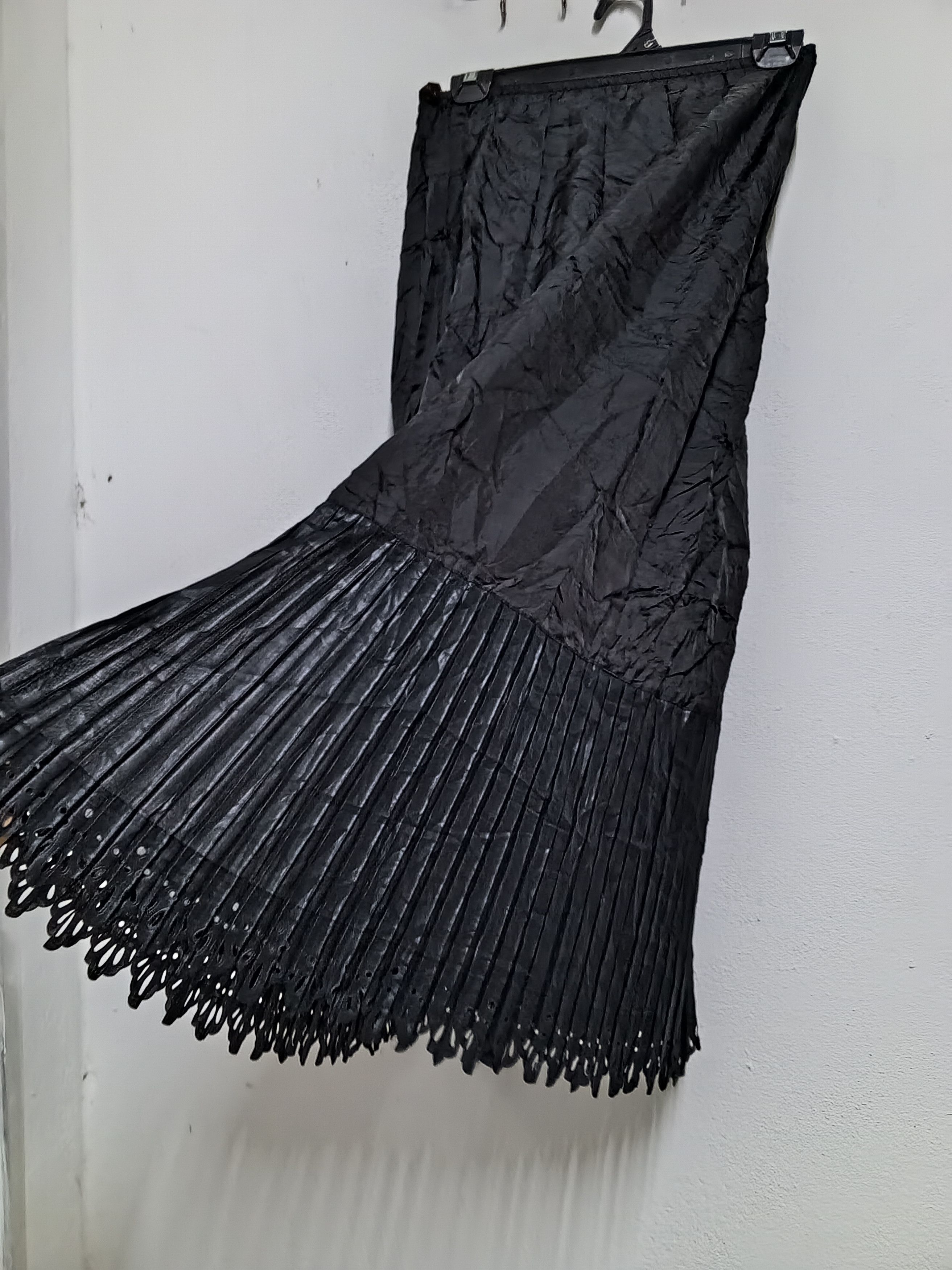 Japanese Brand Rare vintage skirts black by Issey Miyake Size 30" / US 8 / IT 44 - 1 Thumbnail