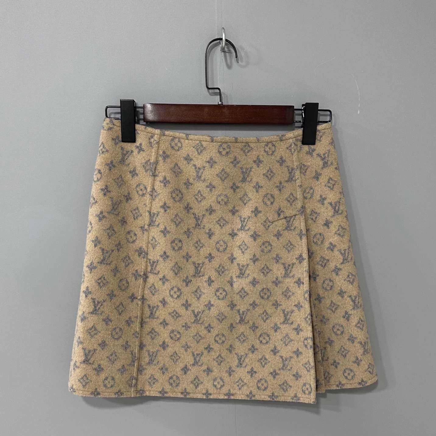 Louis Vuitton Bathrobe-style monogrammed mini skirt Size 36" / US 14 / IT 50 - 1 Thumbnail