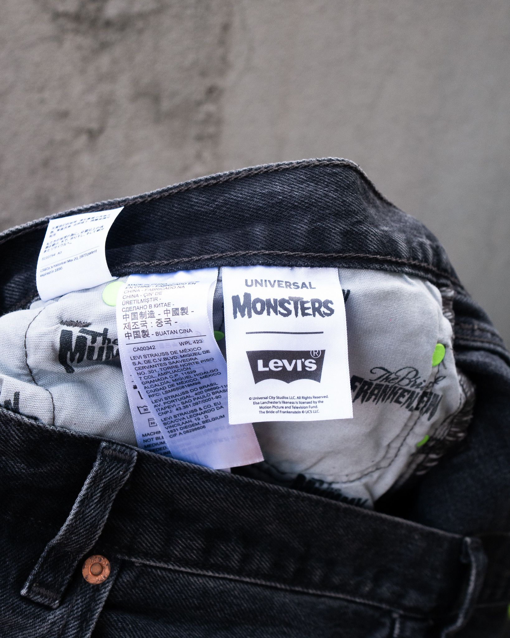 Levi's Levi's® 501 X Universal Monsters® 90s Size US 32 / EU 48 - 3 Thumbnail
