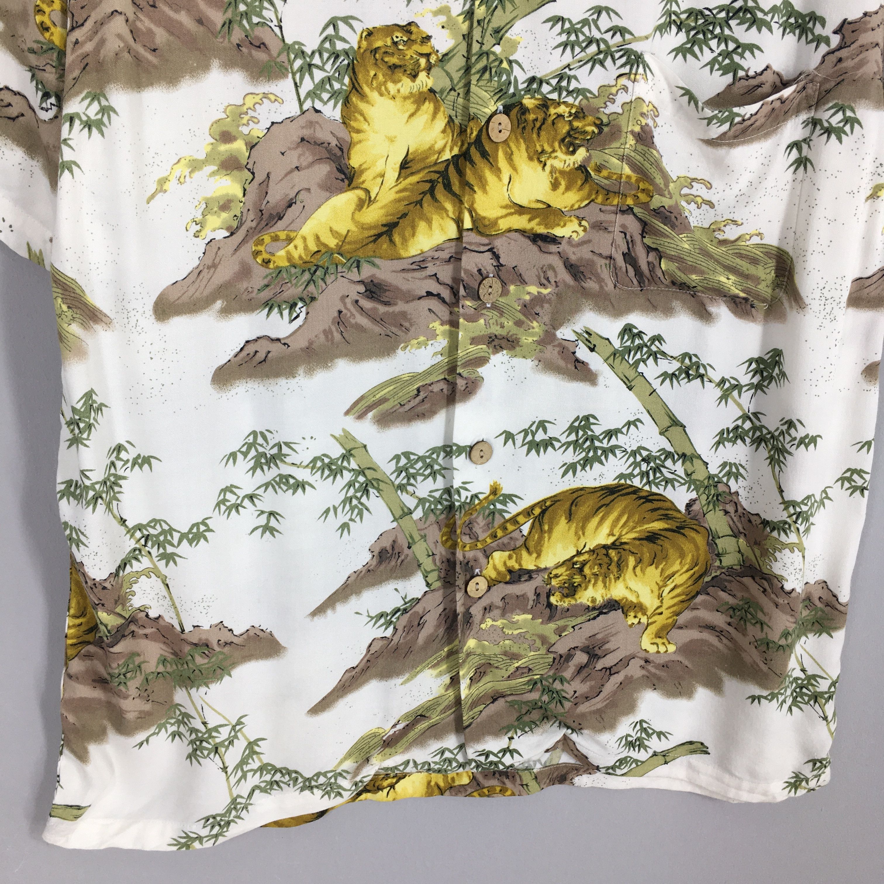 Other Vintage 90s Tiger Roar Bamboo Aloha Hawaii Rayon Shirt Large Size US L / EU 52-54 / 3 - 4 Thumbnail
