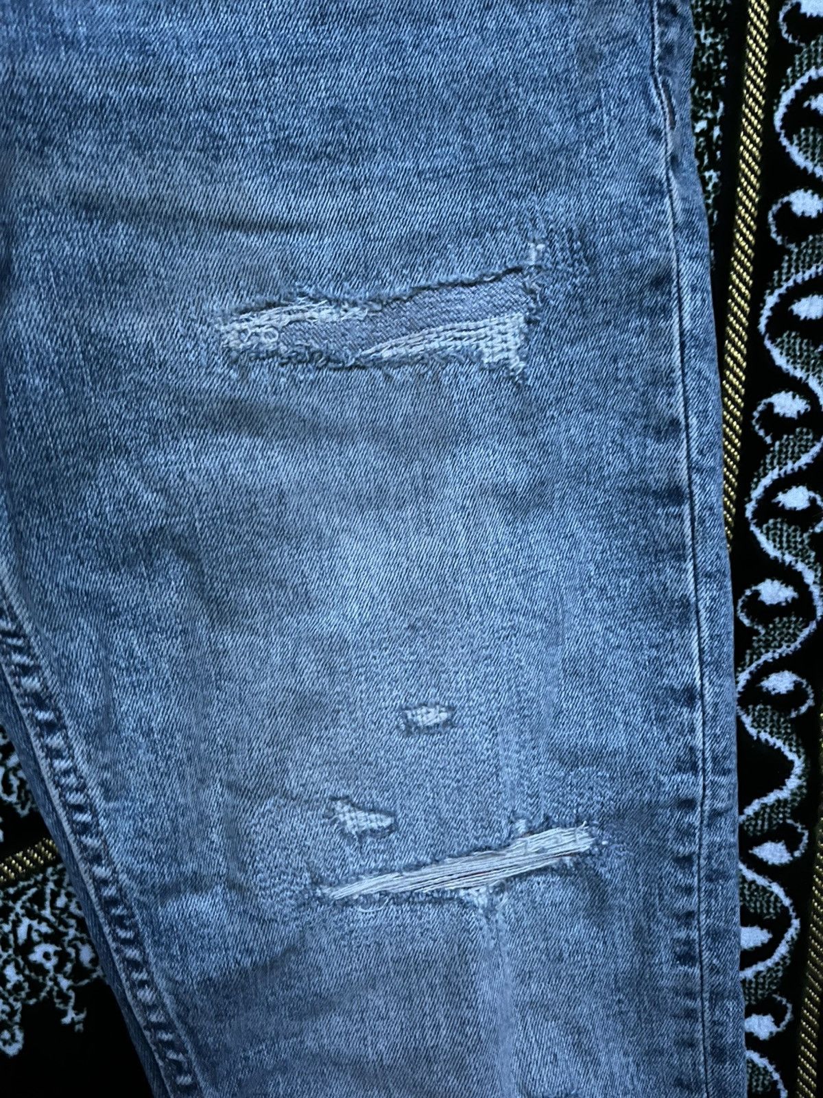 Old Navy Old Navy Slim Fit Light Wash Jeans 30x32 Size US 32 / EU 48 - 5 Thumbnail