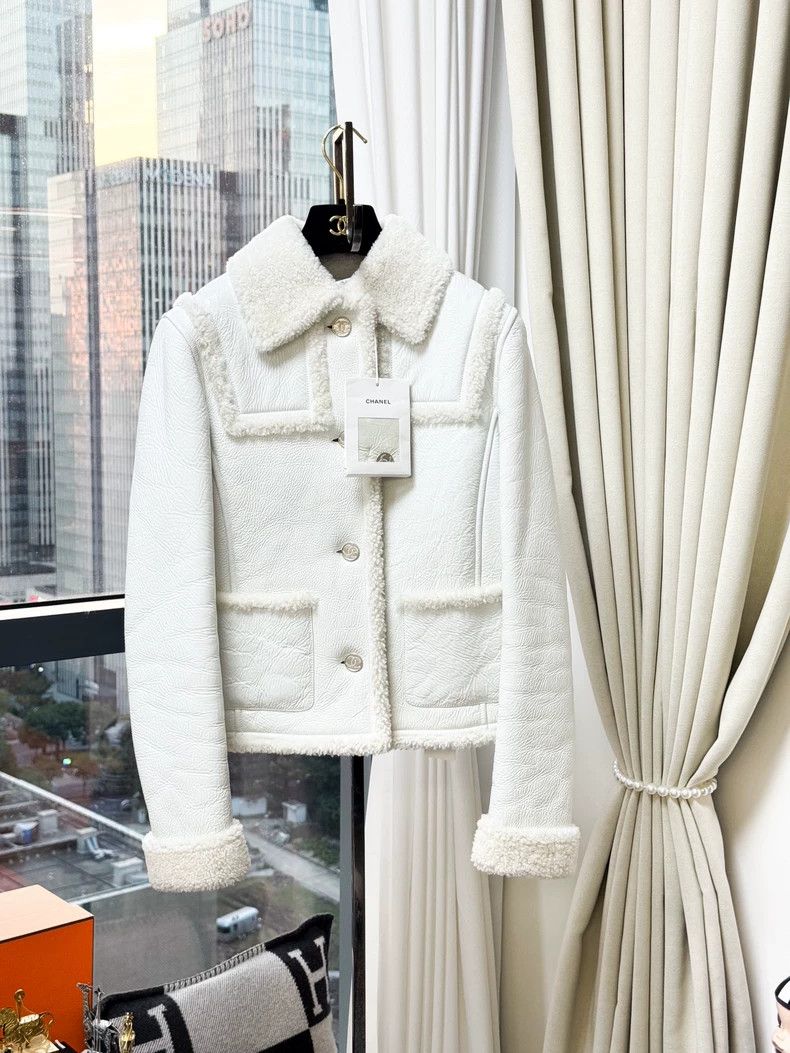 Chanel Chanel Fur all-in-one lapel long-sleeved jacket Size XS / US 0-2 / IT 36-38 - 1 Thumbnail
