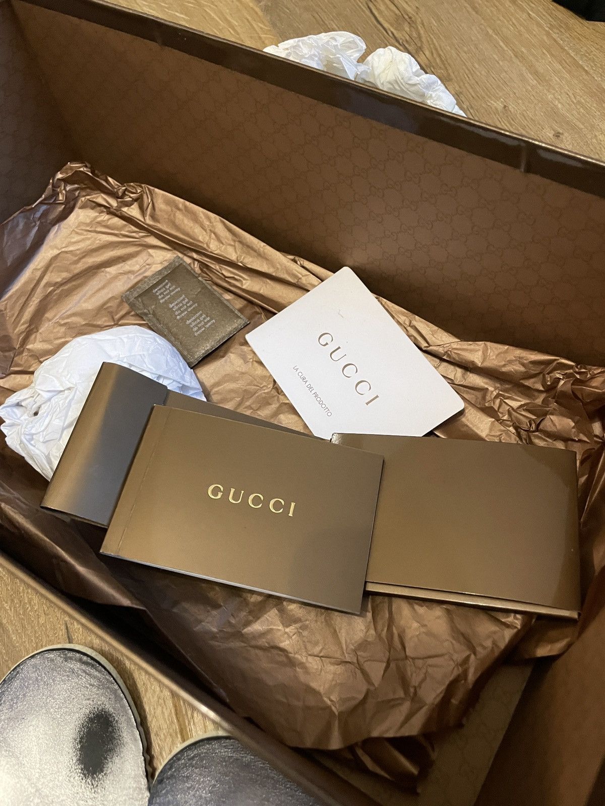 Gucci leather silver signature web shoes low-top