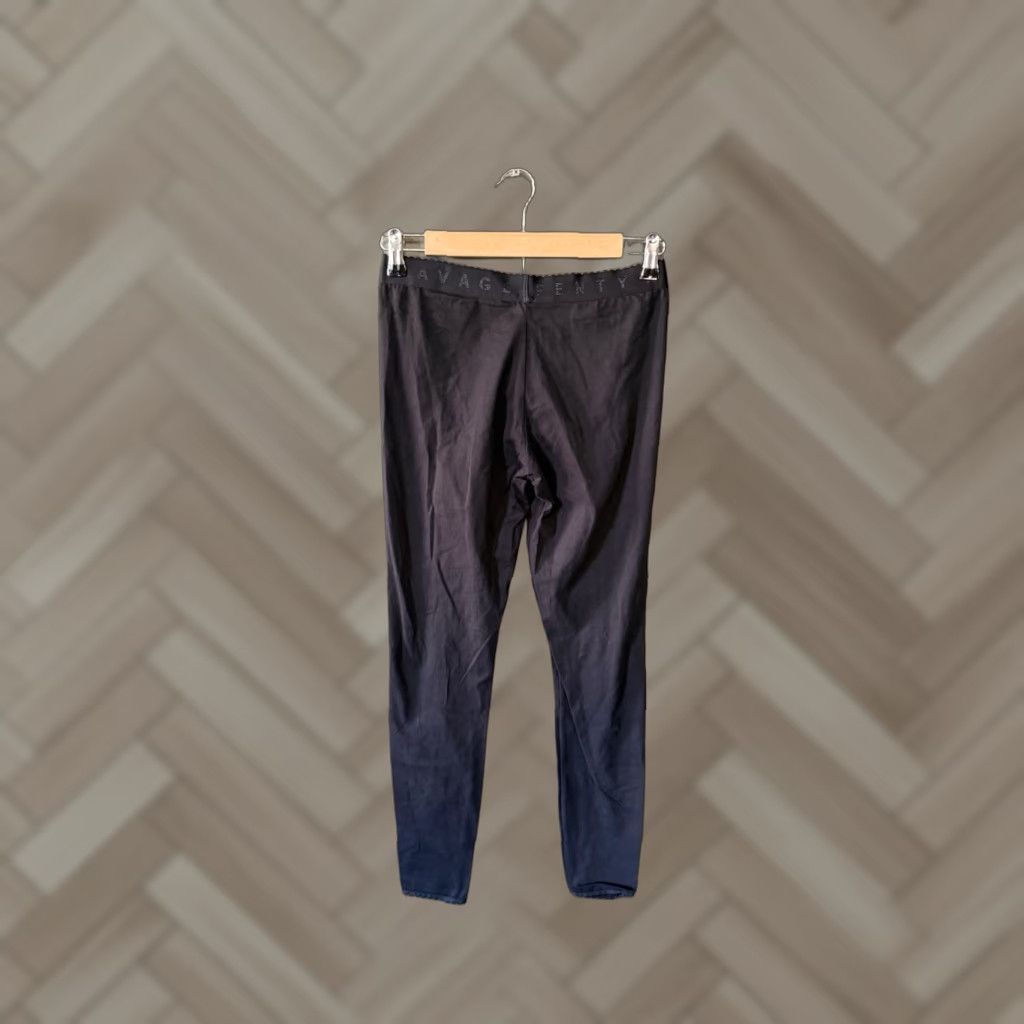 Vintage Savage x Fenty Womens Black Cropped Baselayer Pants S NWT Cropped Regular Size Small 26in Inseam Black Womens Baselayer Cropped Pants Size 28" / US 6 / IT 42 - 1 Thumbnail