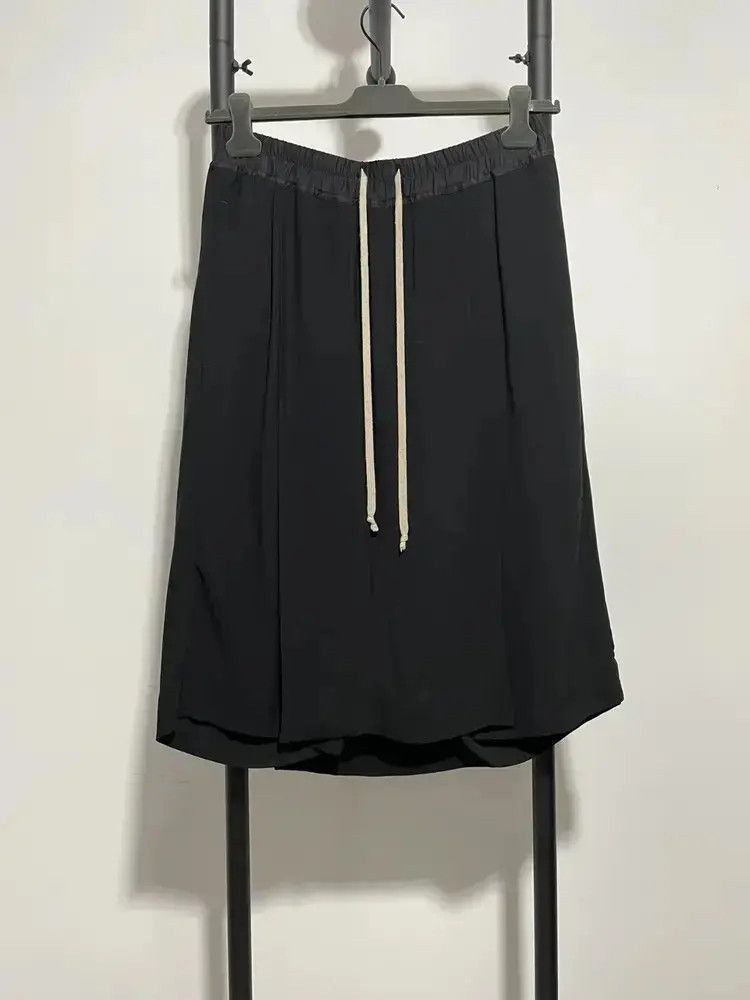 Rick Owens Sz 48 Rick Owens Mainline Thin Material Falling Shorts Size US 32 / EU 48 - 1 Thumbnail
