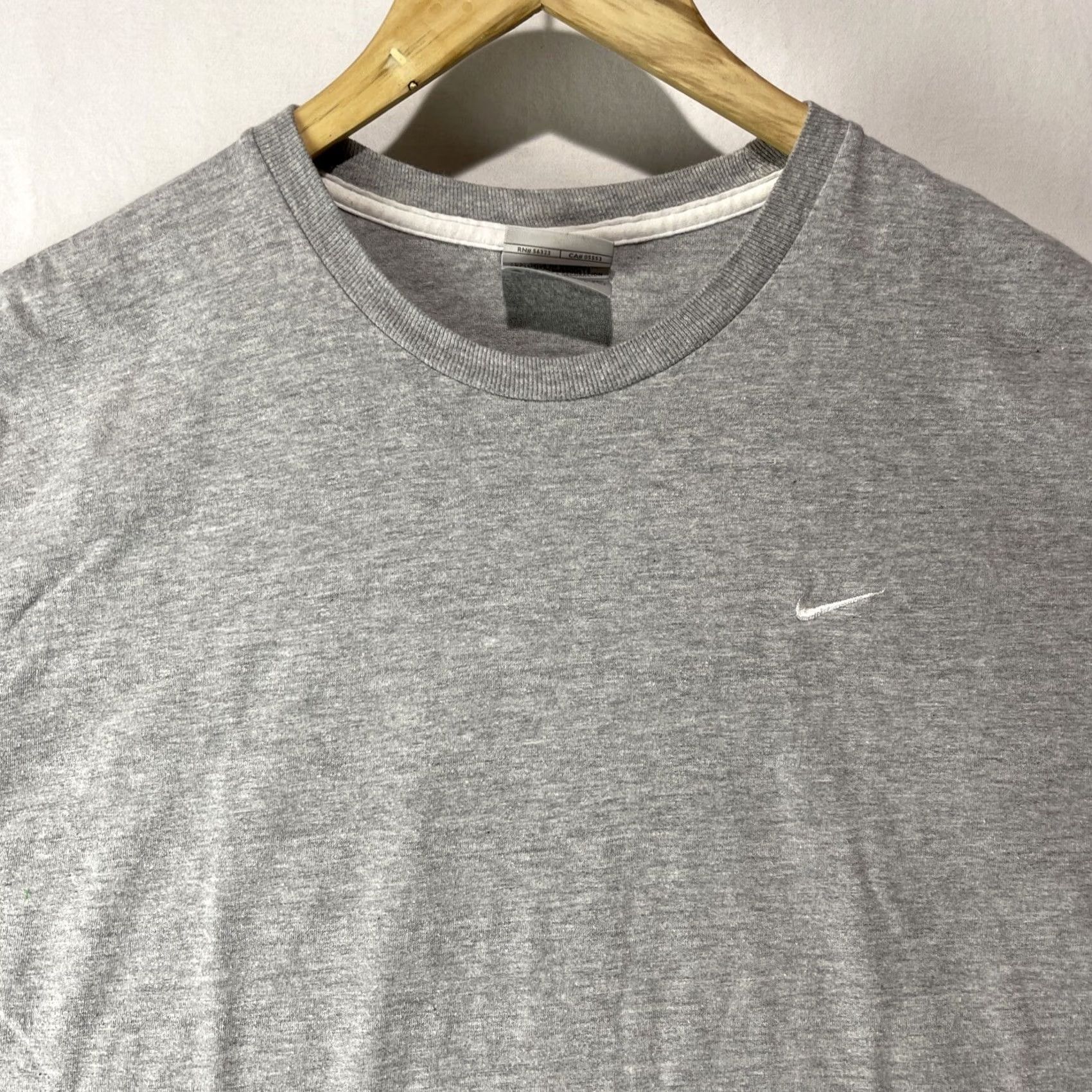 Nike VINTAGE Nike Shirt Mens XL Gray Swoosh Logo Streetwear Adult Y2K Size US XL / EU 56 / 4 - 2 Thumbnail