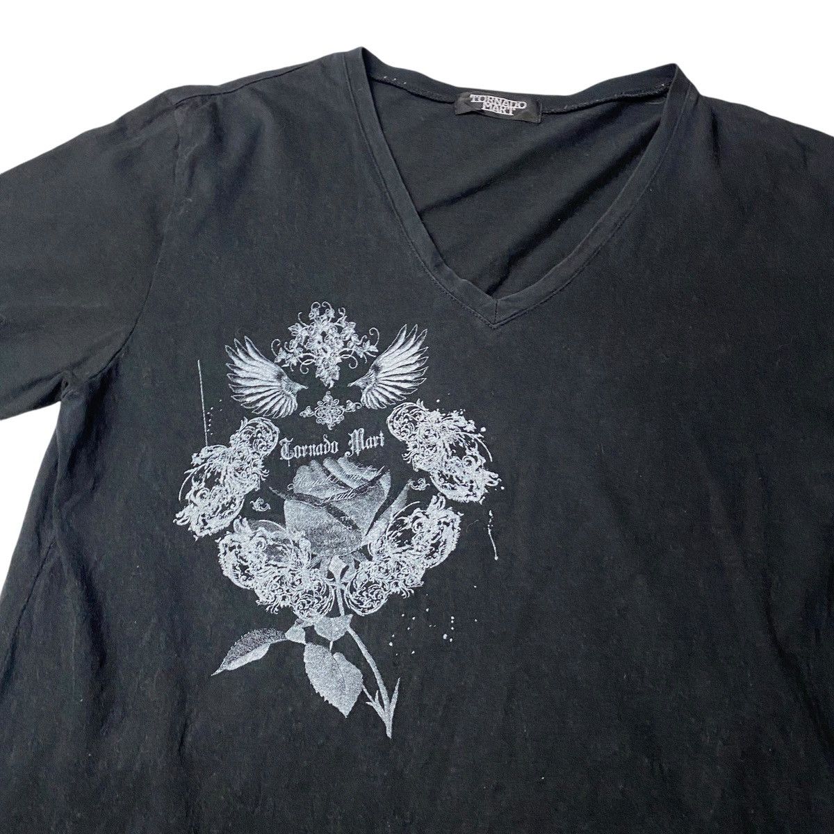 トップス 00s tornado mart tribal shirt Tornado Mart Tribal Floral V-Neck T-Shirt – Paroxa Studios