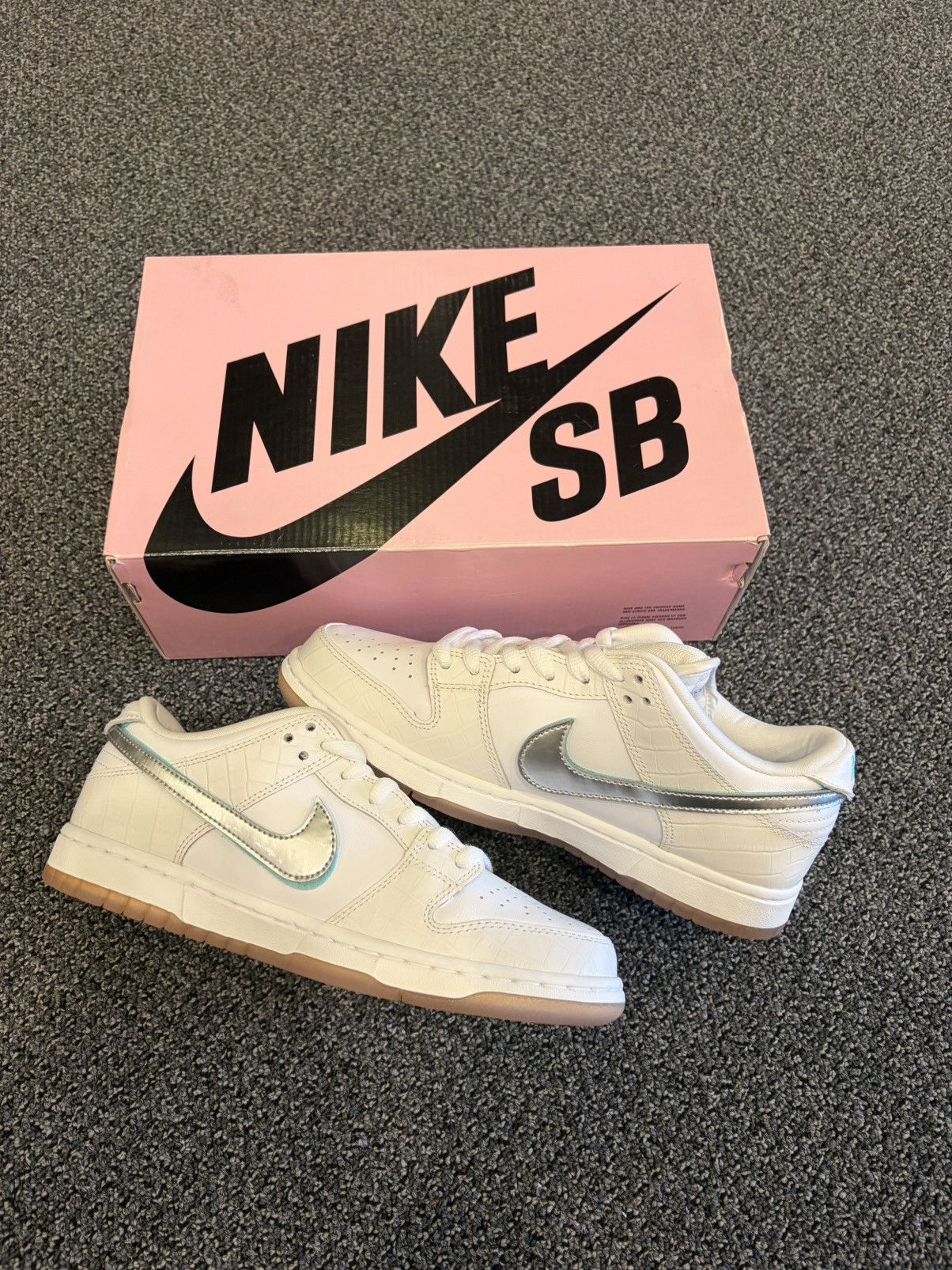 Diamond Supply Co. × Nike Nike SB Dunk Low Diamond Supply Co. White Diamond Size US 8 / EU 41 - 2 Thumbnail