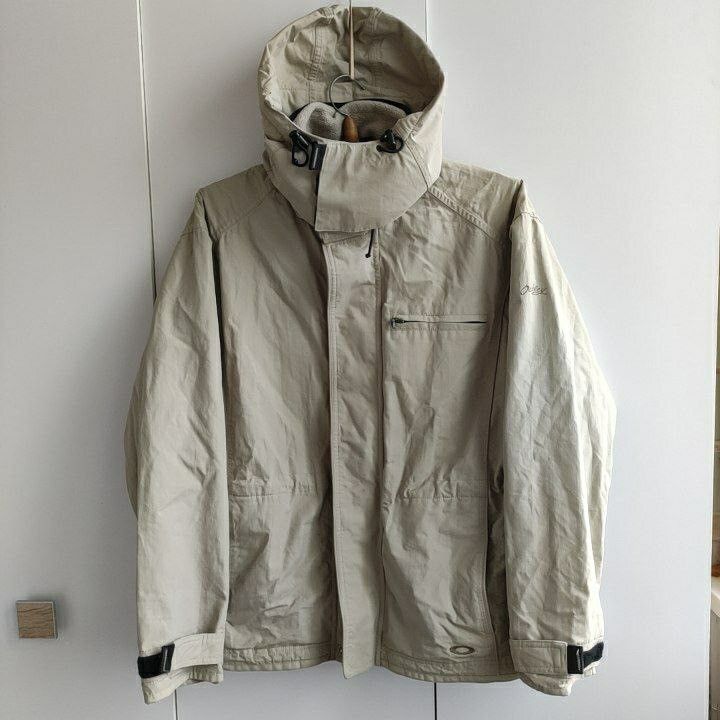 image of Vintage Oakley Ski Jacket in Beige, Men's (Size Medium)