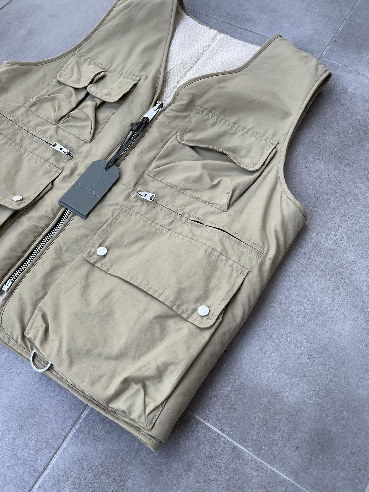 Allsaints !DS! SS23 Allsaints Vibo Reversible Technical Beige Vest Size US M / EU 48-50 / 2 - 10 Thumbnail