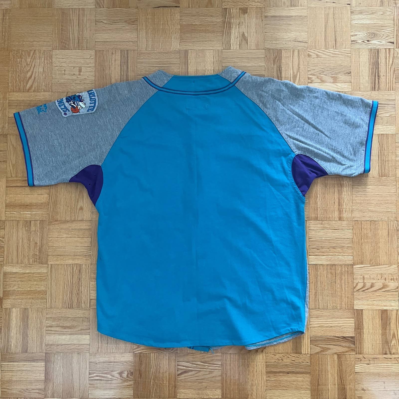Starter Vintage 90s Starter NBA Charlotte Hornets baseball jersey Size US L / EU 52-54 / 3 - 3 Thumbnail