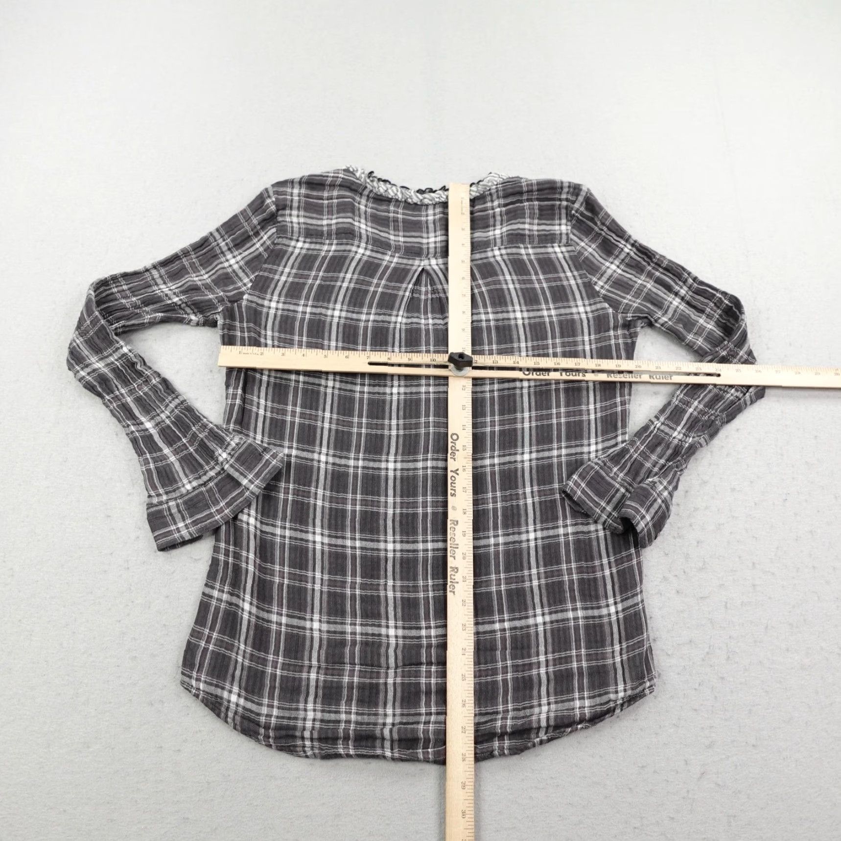 The Territory Ahead Territory Ahead Shirt Womens Medium Gray Plaid Ruffle Trim Button Front Flannel Size M / US 6-8 / IT 42-44 - 4 Thumbnail