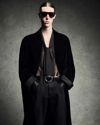 Saint Laurent Paris o1s1wg111124 Oversized Coat in Velvet in Black Size US S / EU 44-46 / 1 - 3 Thumbnail
