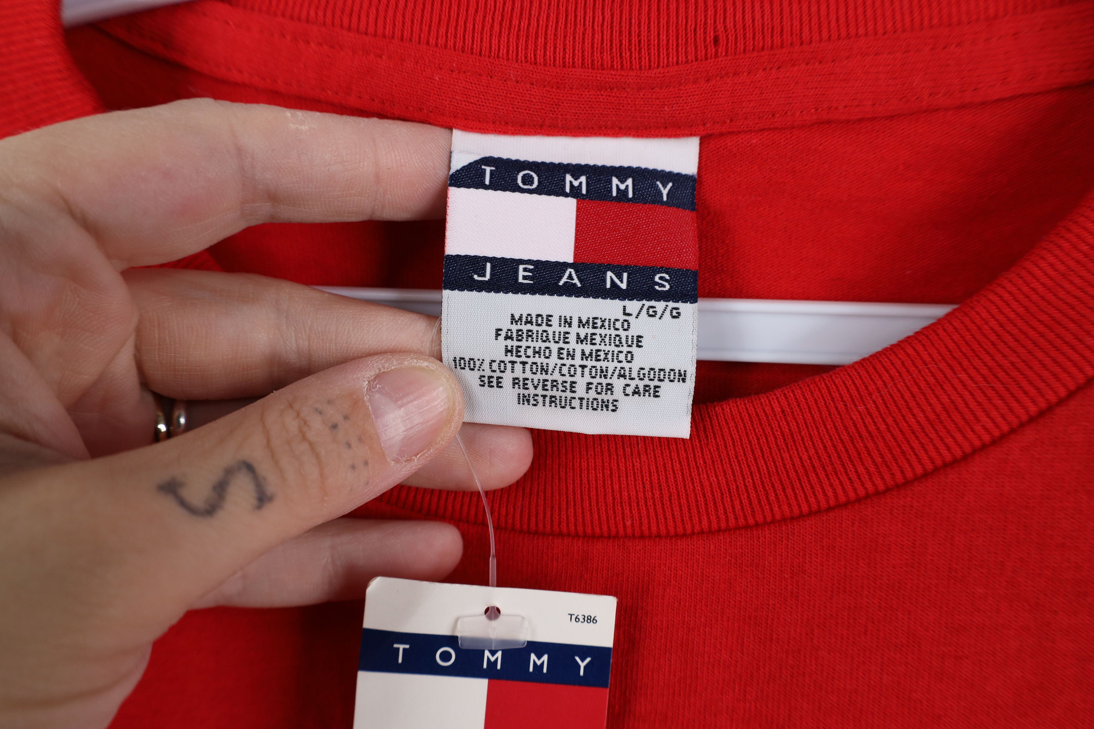 Tommy Hilfiger Deadstock Vintage 90s Tommy Hilfiger Spell Car Logo T-Shirt Size US L / EU 52-54 / 3 - 6 Thumbnail