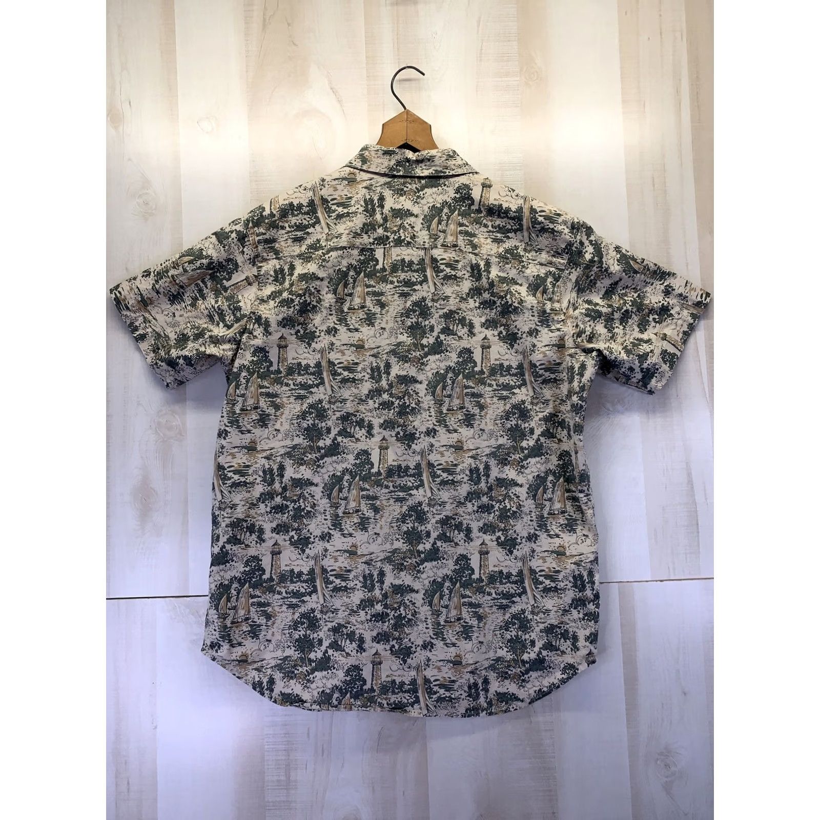 Vintage Columbia Shirt Mens Button-Up Lake/Lighthouse Theme Short Sleeve Regular Fit Sz L-5695 Green Tan Logo Outdoor Fish 90s (if applicable) Mens Size US L / EU 52-54 / 3 - 5 Thumbnail