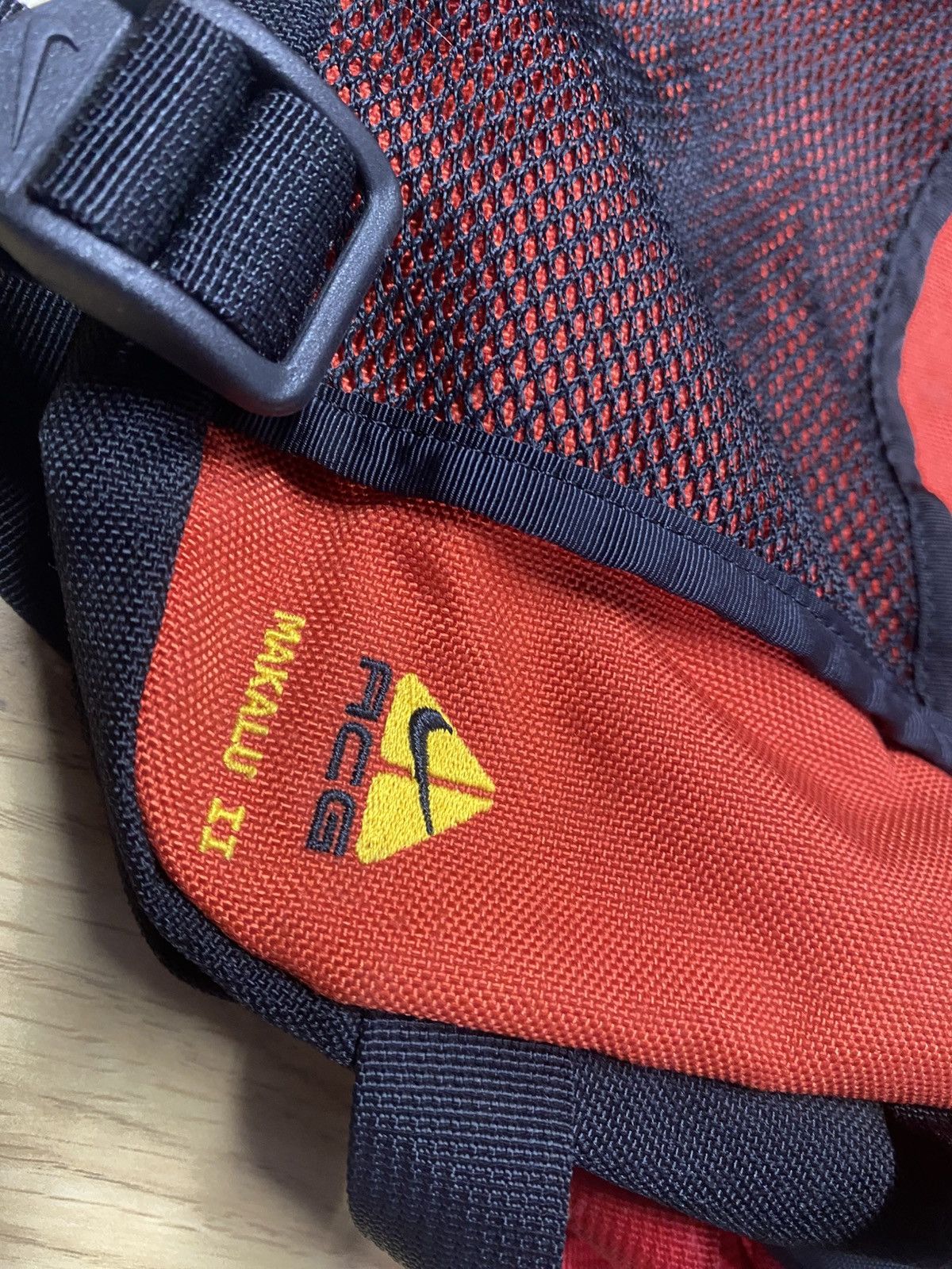 Nike Vintage Nike ACG Waist Bag /porch Bag Red Navy Mesh Pocket Size ONE SIZE - 11 Thumbnail