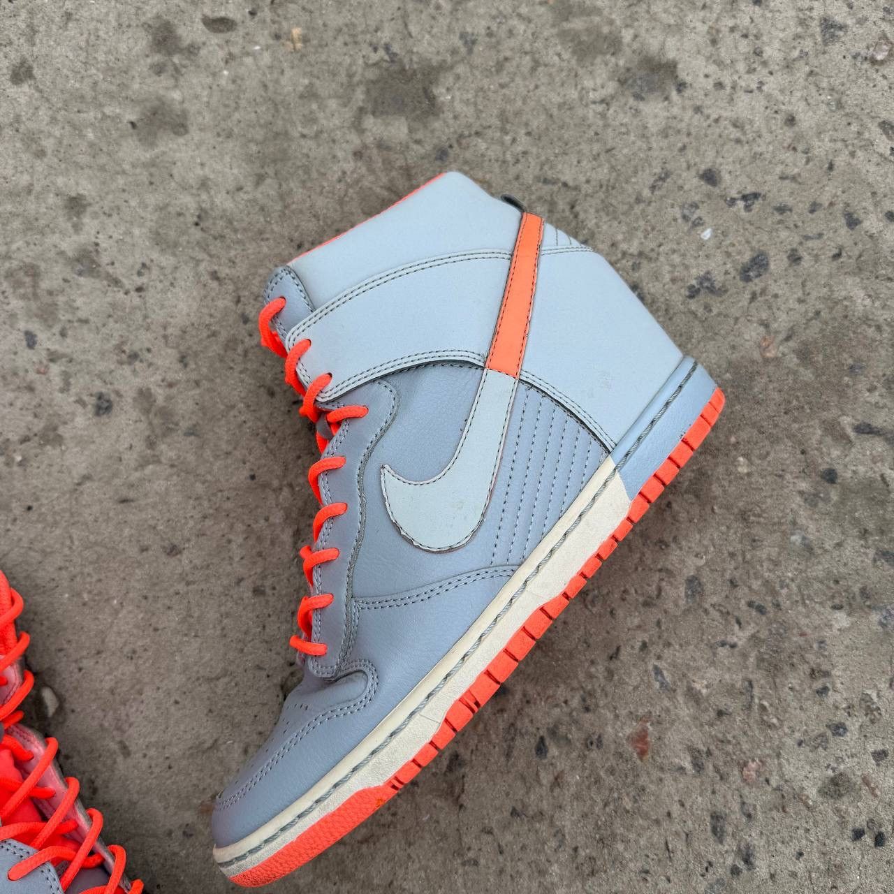 Nike VTG Women’s Nike WMNS Dunk Sky Hi Essential Ultra Rare 38 Size US 8 / IT 38 - 10 Thumbnail