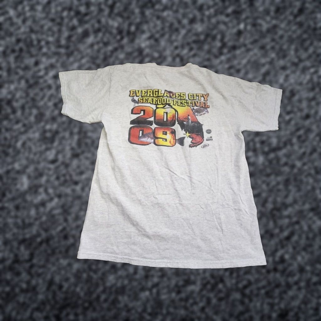 Gildan Mens L Everglades City Seafood Festival 2009 Double Sided T Shirt Distressed Size US L / EU 52-54 / 3 - 1 Thumbnail