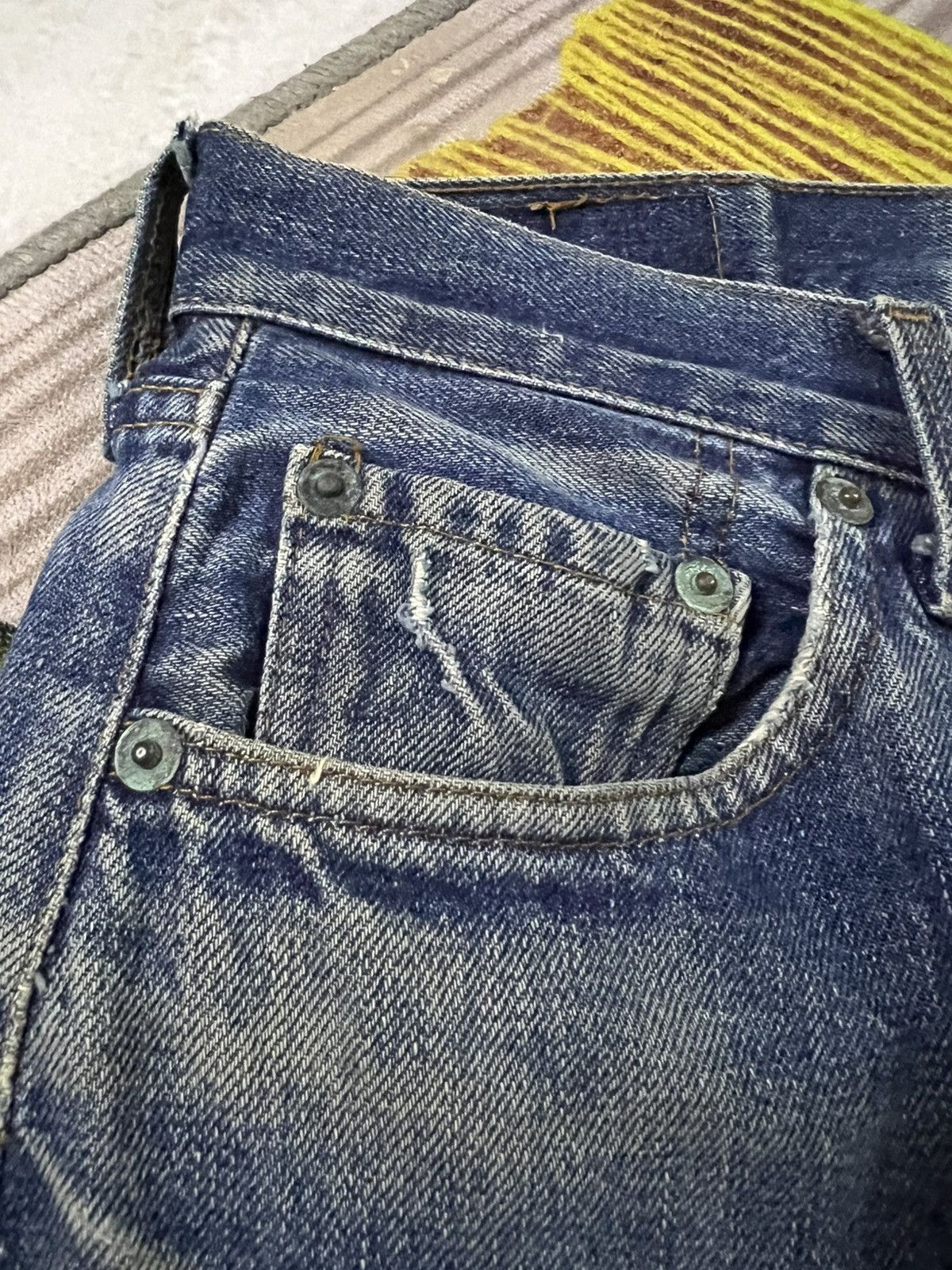 Levi's Vintage 1993 Levis 501 E Selvedge Distressed Ripped Jean Size US 29 - 10 Thumbnail
