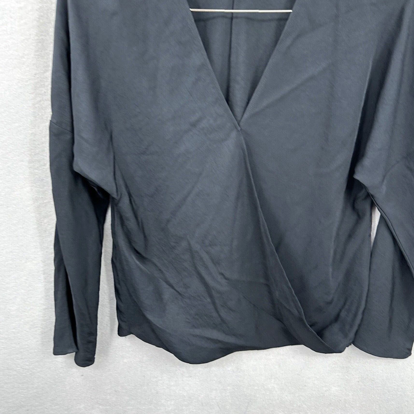 Vince Vince Blouse Womens XS V Neck Faux Wrap Front Black Silky Basic Classic Designer Mens? Women? Wait. Size XS / US 0-2 / IT 36-38 - 5 Thumbnail