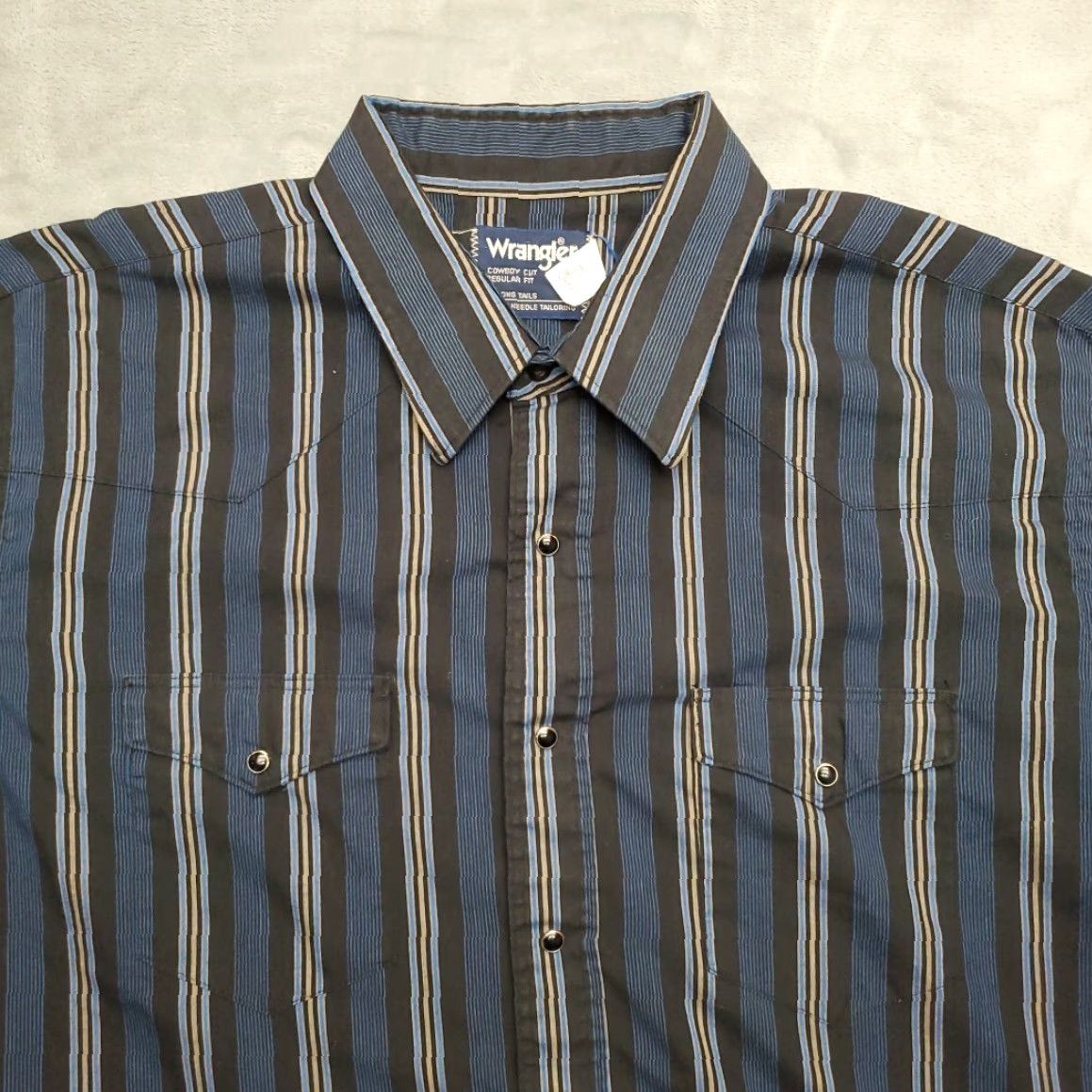 Wrangler VINTAGE Wrangler Shirt Mens 2XL Blue Stripe Pearl Snap X Long Tail Cowboy Made in USA Shirt Polyester Blend with Pockets Cowboy Western American Mens Size US XXL / EU 58 / 5 - 2 Thumbnail