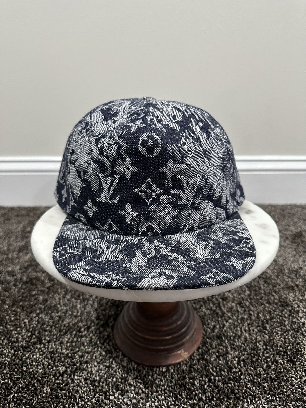 Louis Vuitton × Virgil Abloh Louis Vuitton x Virgil Abloh Monogram 