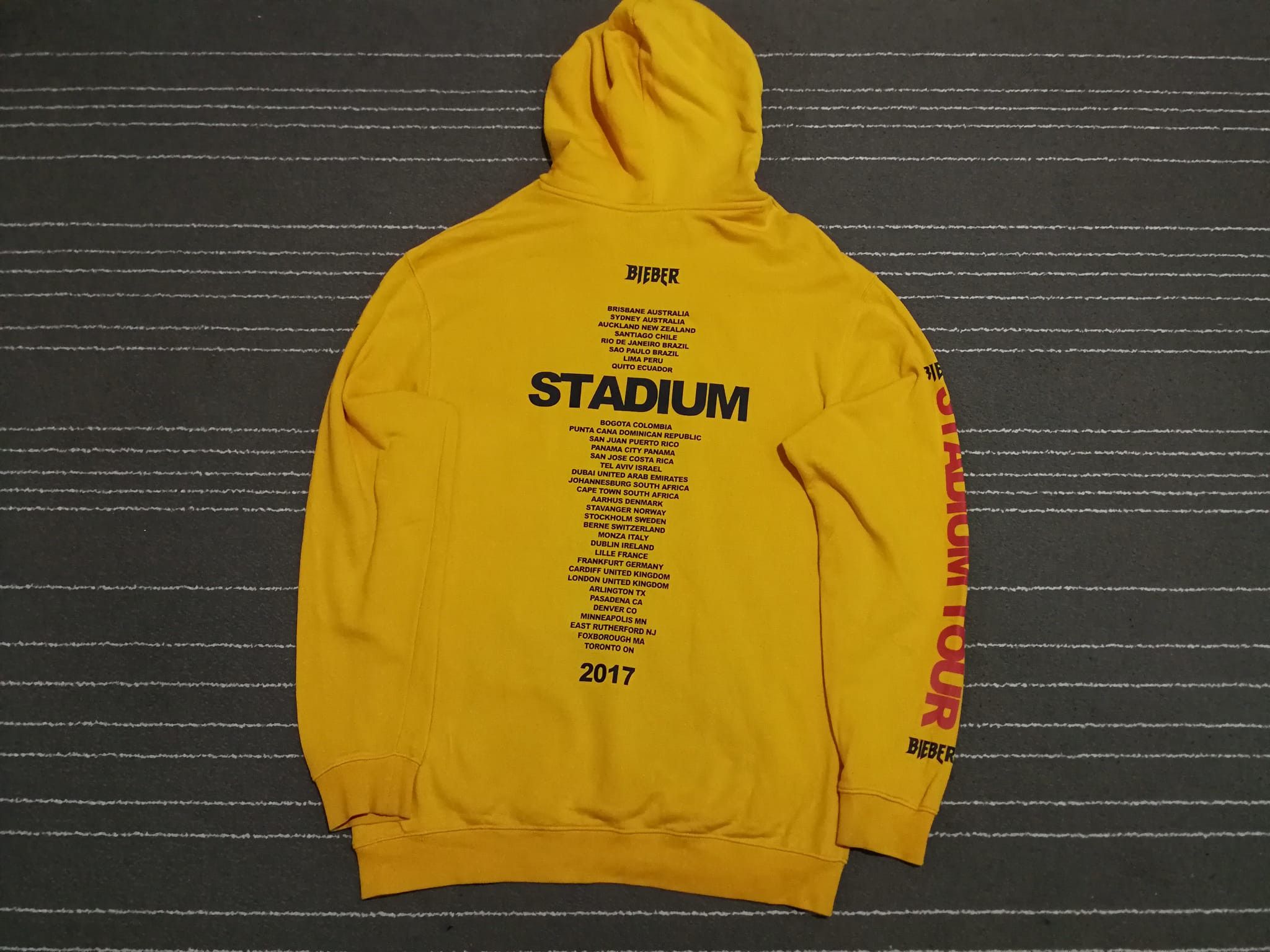 H&M BIEBER Stadium tour 2017 X HNM M 1957 Size US M / EU 48-50 / 2 - 2 Thumbnail