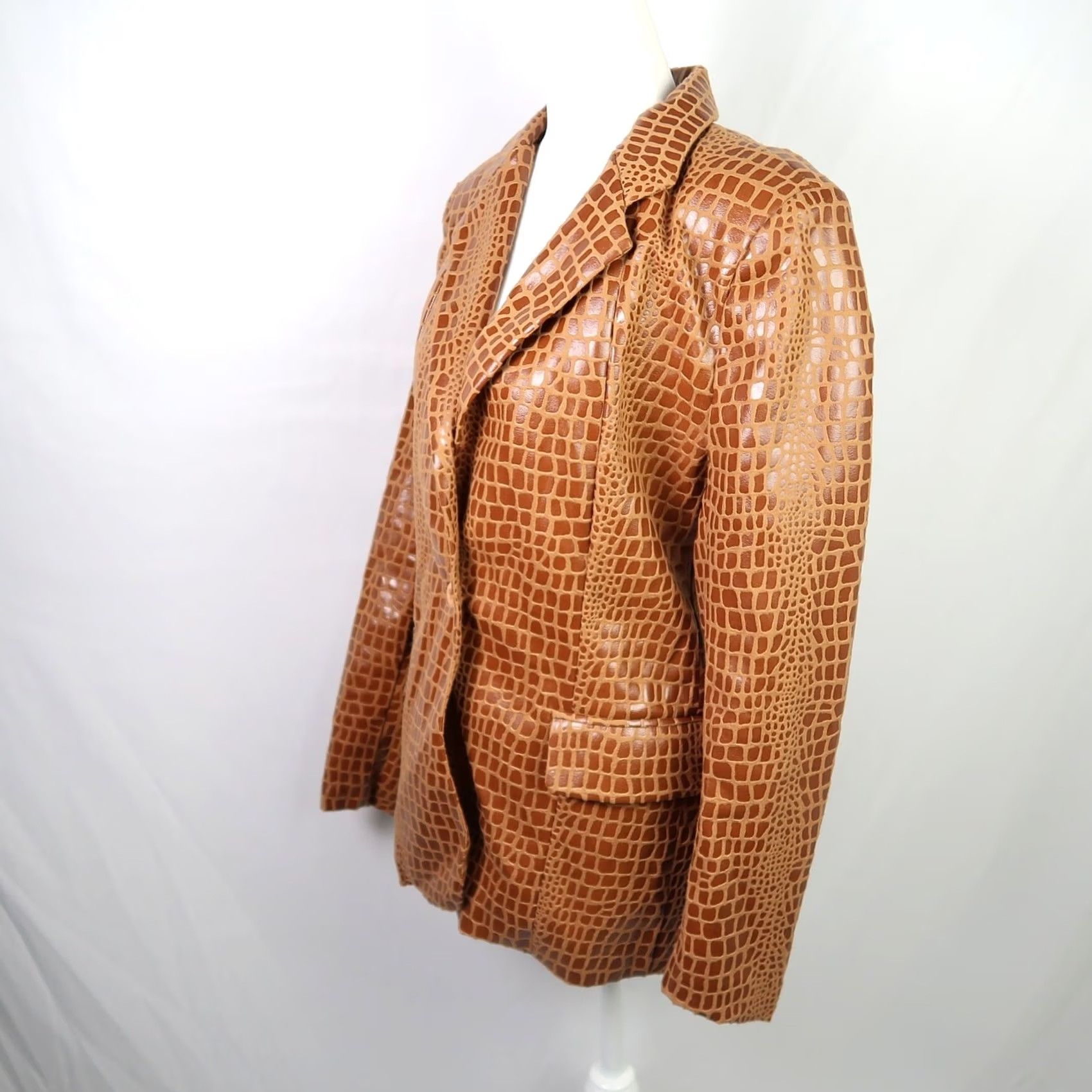 Vintage VINTAGE 90s Selene cognac brown faux patent leather giraffe print blazer M (Regular) Women/Mens Casual Blazer Size M / US 6-8 / IT 42-44 - 3 Thumbnail