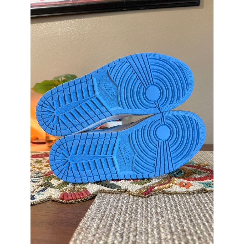 Jordan Brand × Nike Jordan 1 Mid UNC University Blue Wolf Grey White Powder Size US 8.5 / EU 41-42 - 6 Thumbnail