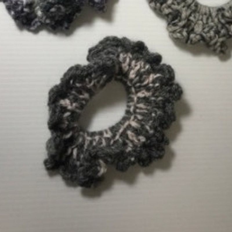 Handmade NWT Handmade Crocheted Hair Scrunchie by Dawny Set of 3 Size ONE SIZE - 2 Thumbnail