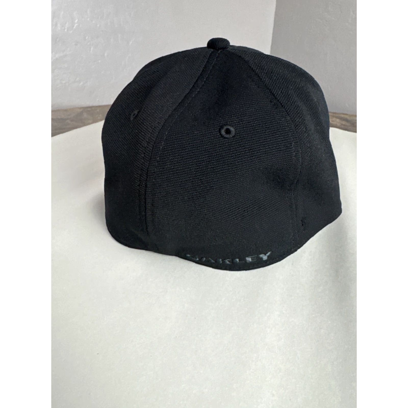 Oakley Oakley Cap Hat Tincan Fitted Flex Fit S/M Classic Low Black US Flag Logo Baseball Cap Men Black S/M Cap Hat Size ONE SIZE - 3 Thumbnail