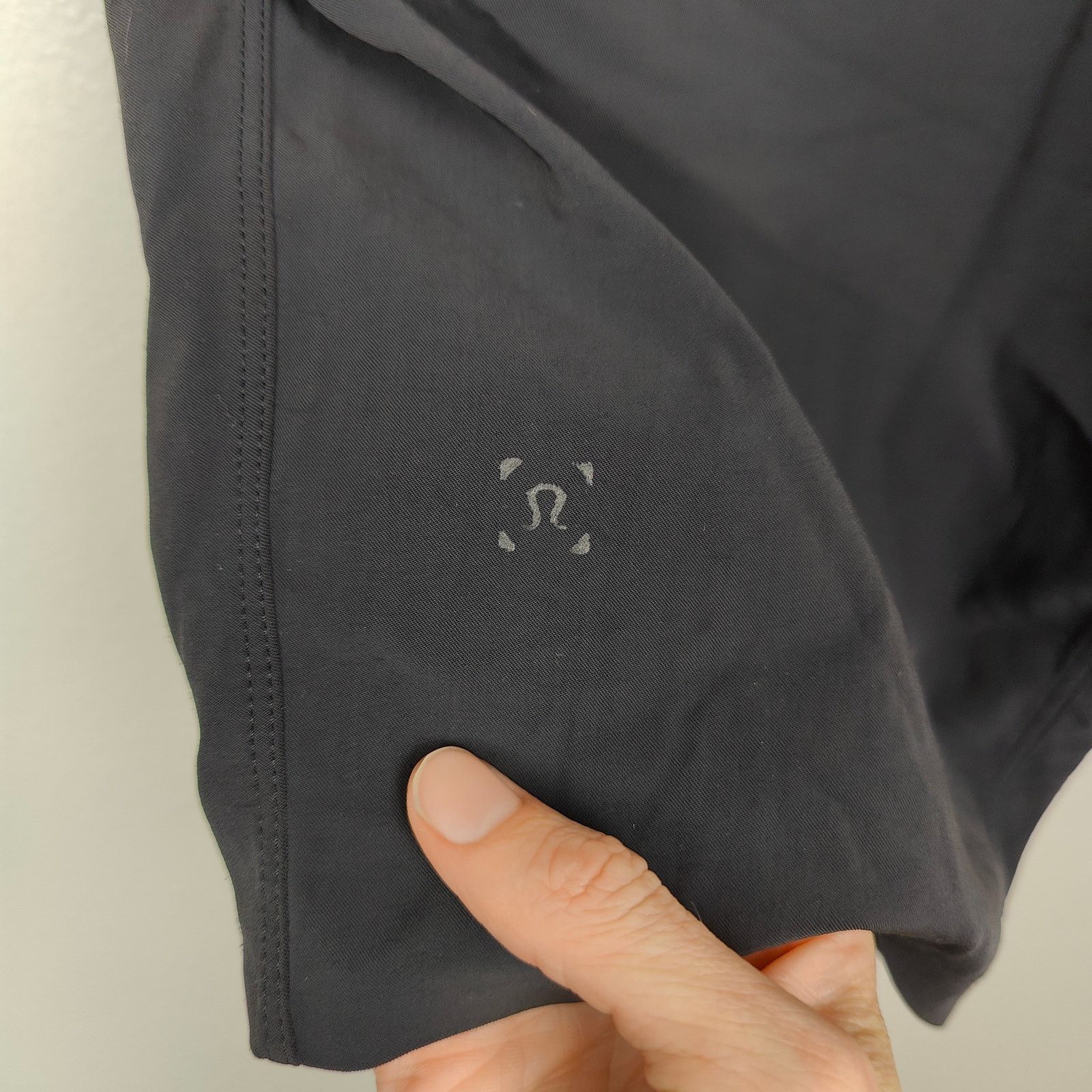 Lululemon Lululemon Shorts Mens Small Black Gray License To Train Size US 30 / EU 46 - 6 Thumbnail