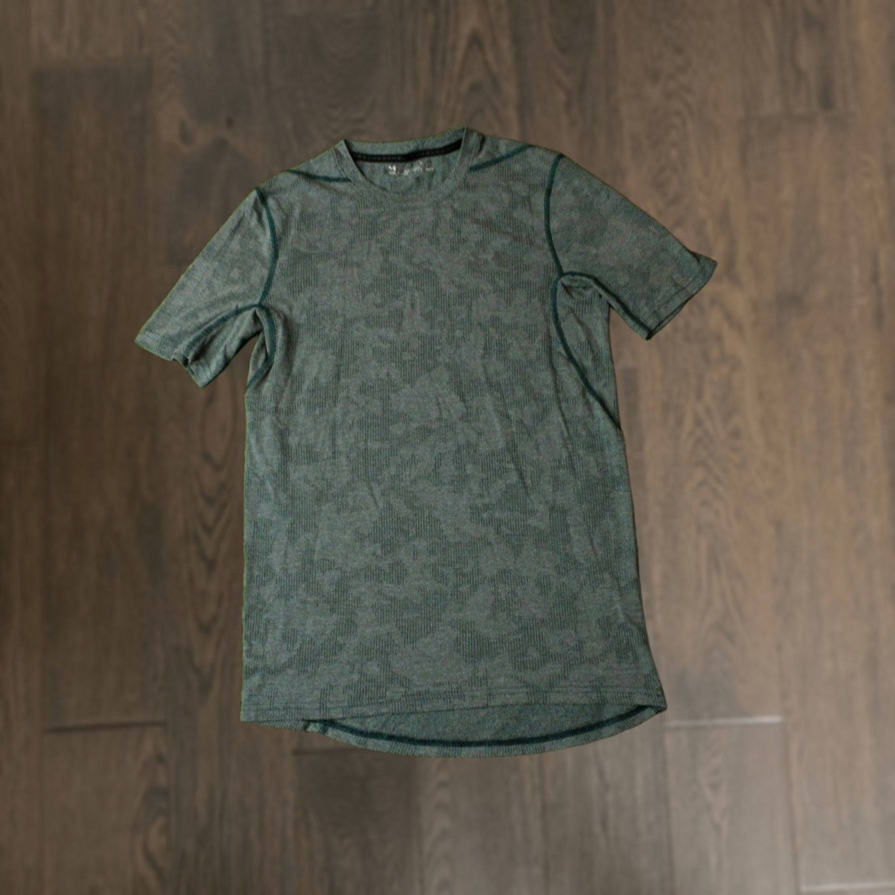 Under Armour UNDER ARMOUR HEATGEAR MENS T-Shirt Jersey S Gray and Green CrossFit 2017 Season Short Sleeve Size US S / EU 44-46 / 1 - 1 Thumbnail