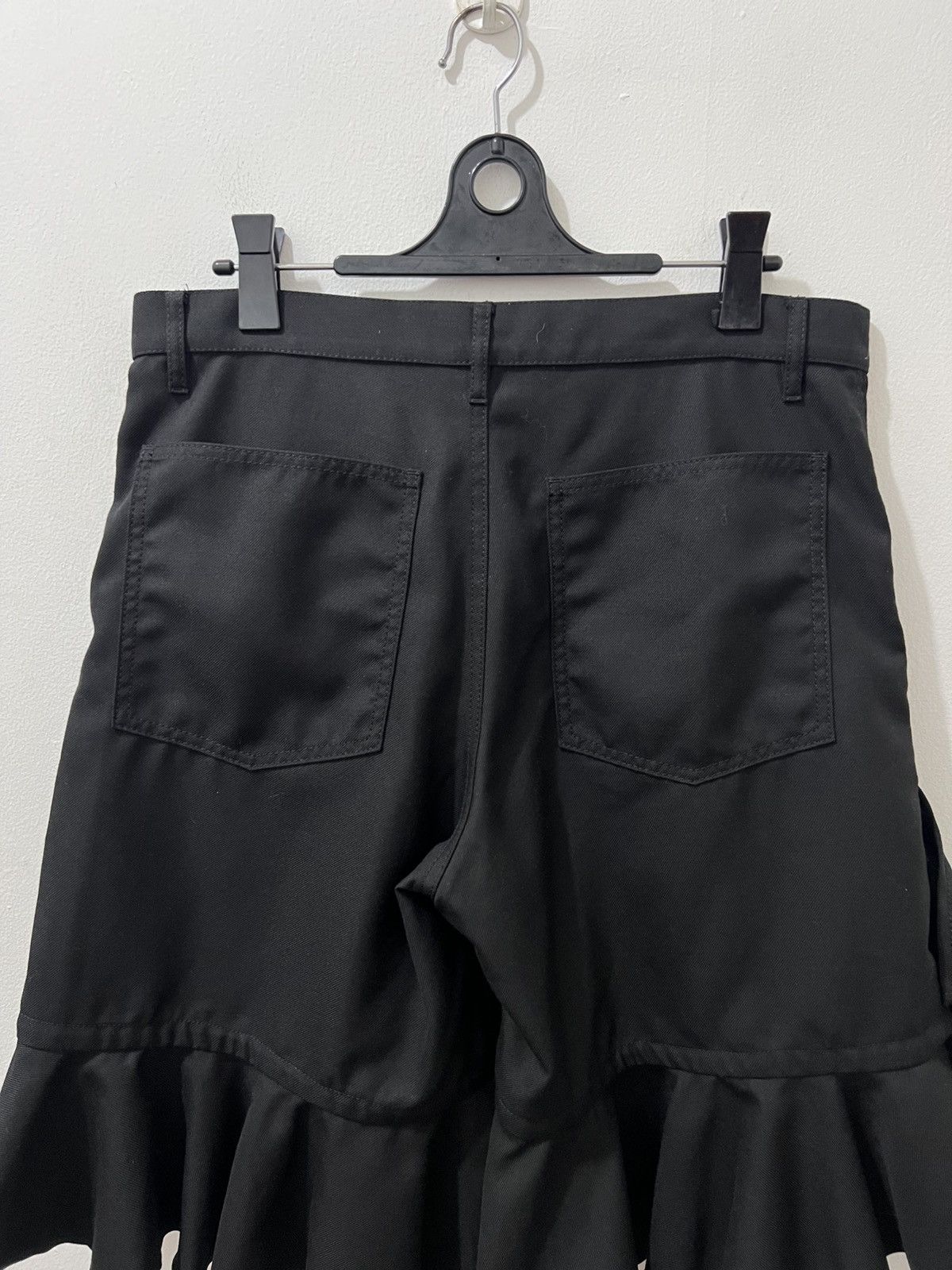 Comme des Garcons SHIRT Comme des Garçons Shirt - S/S’23 Bermuda Ruffled Shorts Size US 34 / EU 50 - 8 Thumbnail