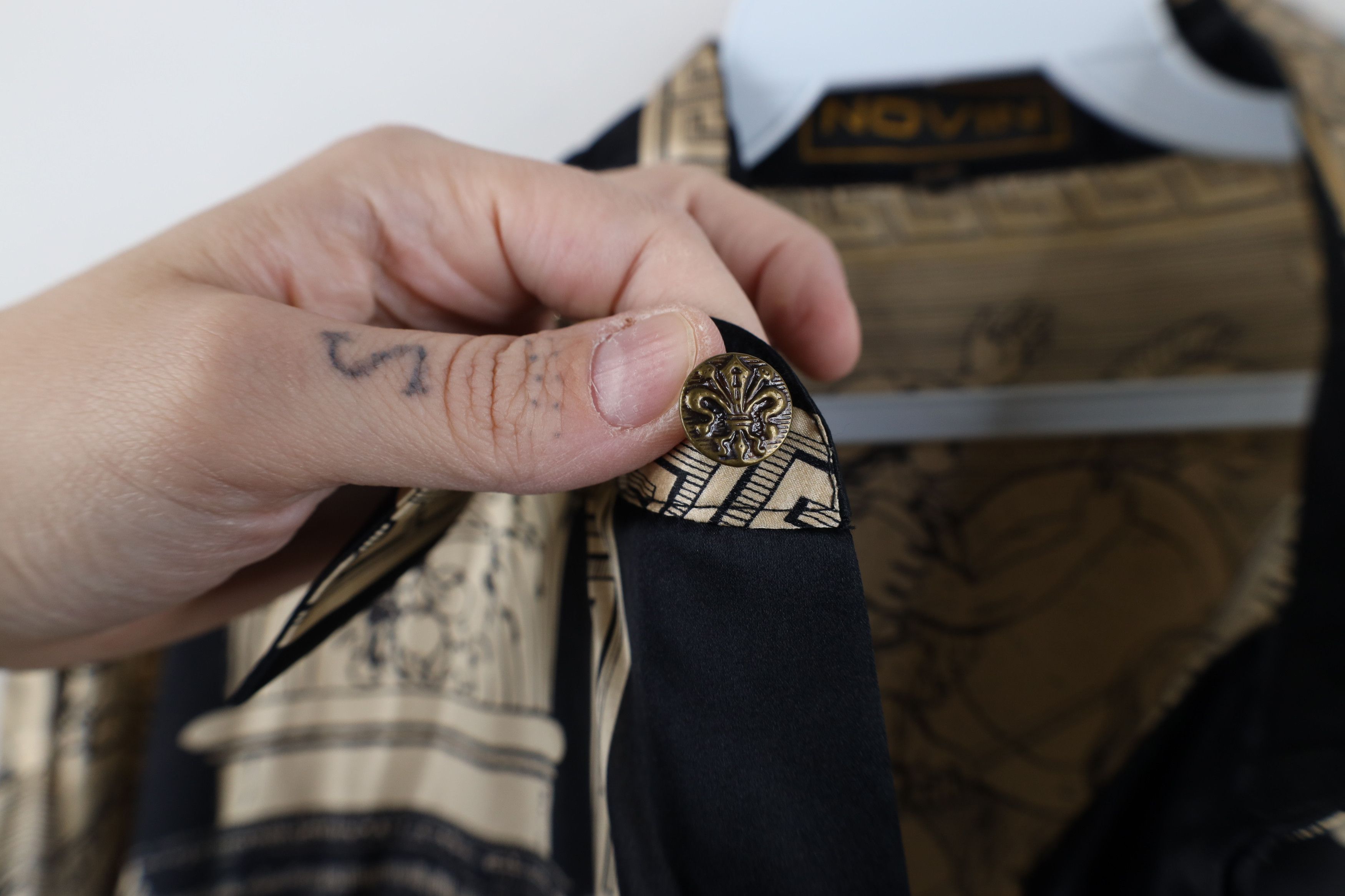 Vintage Vintage 90s Streetwear Roman All Over Print Button Shirt Size US L / EU 52-54 / 3 - 7 Thumbnail