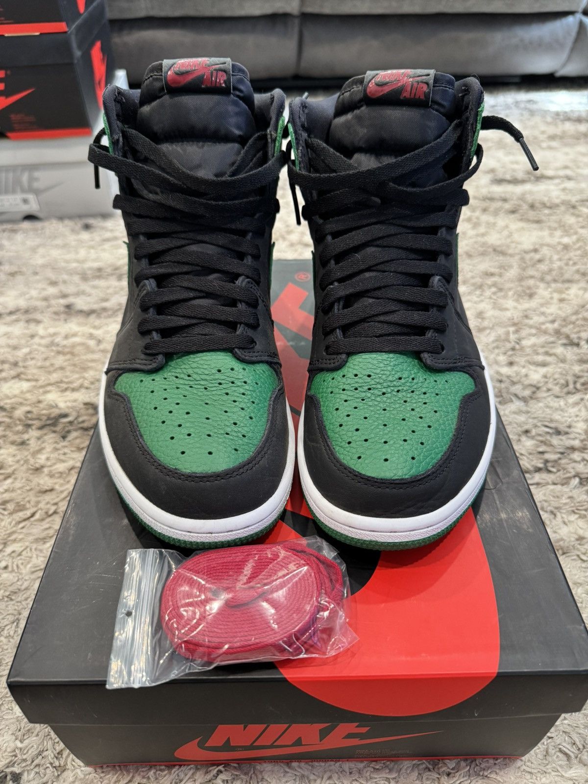Jordan Brand Air Jordan 1 Retro Size US 10 / EU 43 - 2 Thumbnail