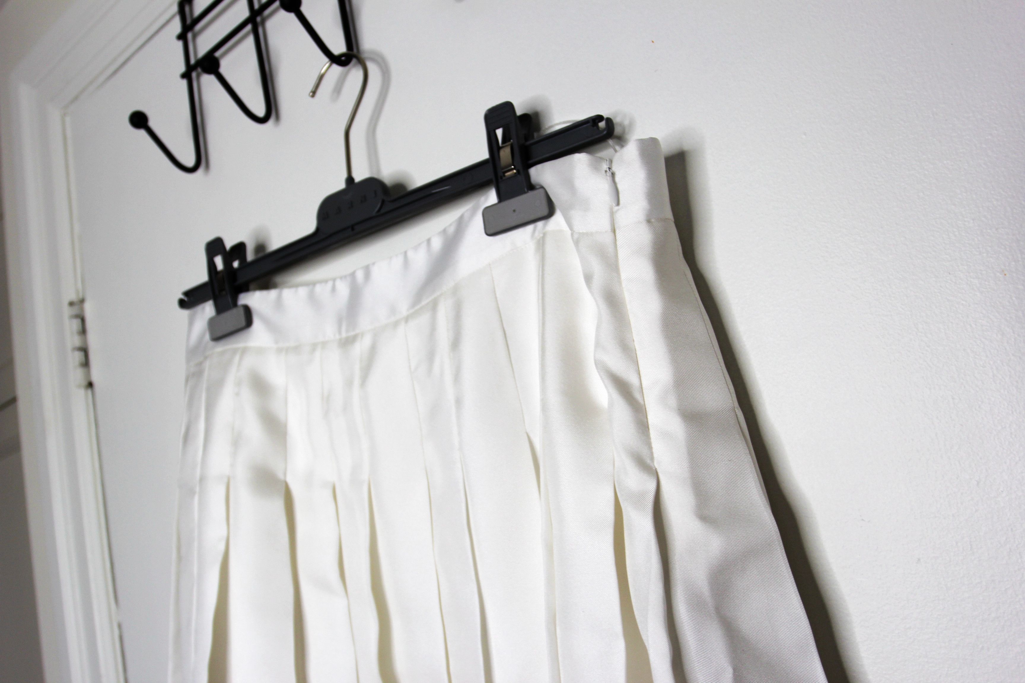 Casablanca BNWT AW25 CASABLANCA SILK TWILL PLEATED SKIRT L Size 32" / US 10 / IT 46 - 4 Thumbnail