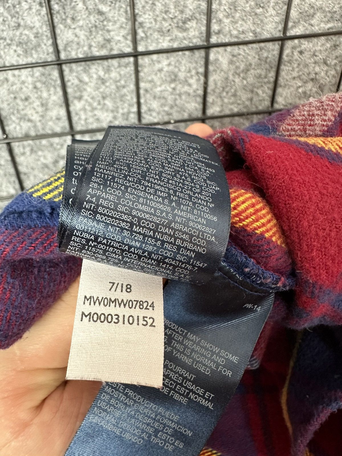 Tommy Hilfiger × Tommy Jeans Tommy Hilfiger Regular Fit Plaid Long Sleeve Shirt Size S Size US S / EU 44-46 / 1 - 9 Thumbnail