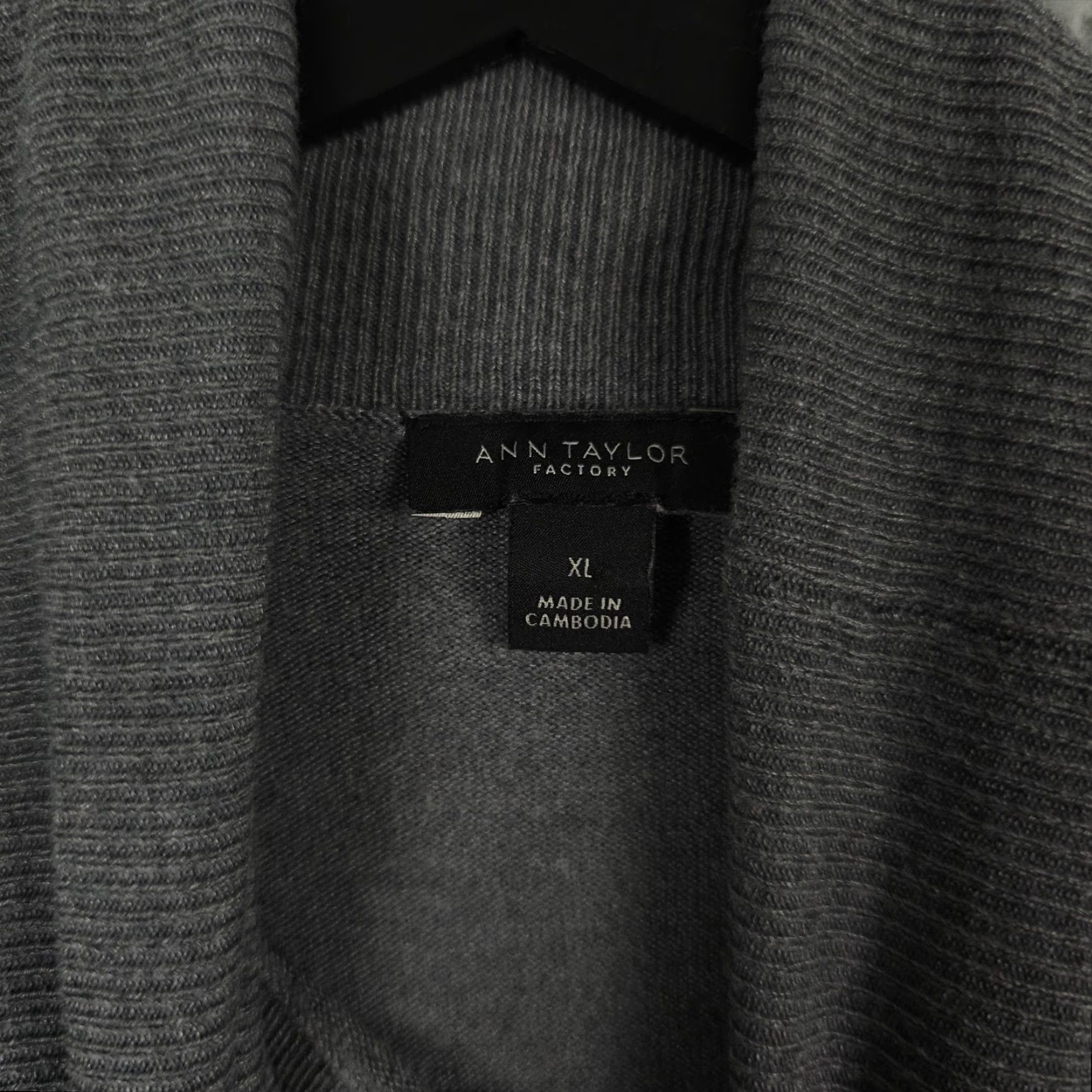 Ann Taylor Ann Taylor Sweater Womens XL Gray Turtleneck Button Cuff Lightweight Pullover Size XL / US 12-14 / IT 48-50 - 3 Thumbnail