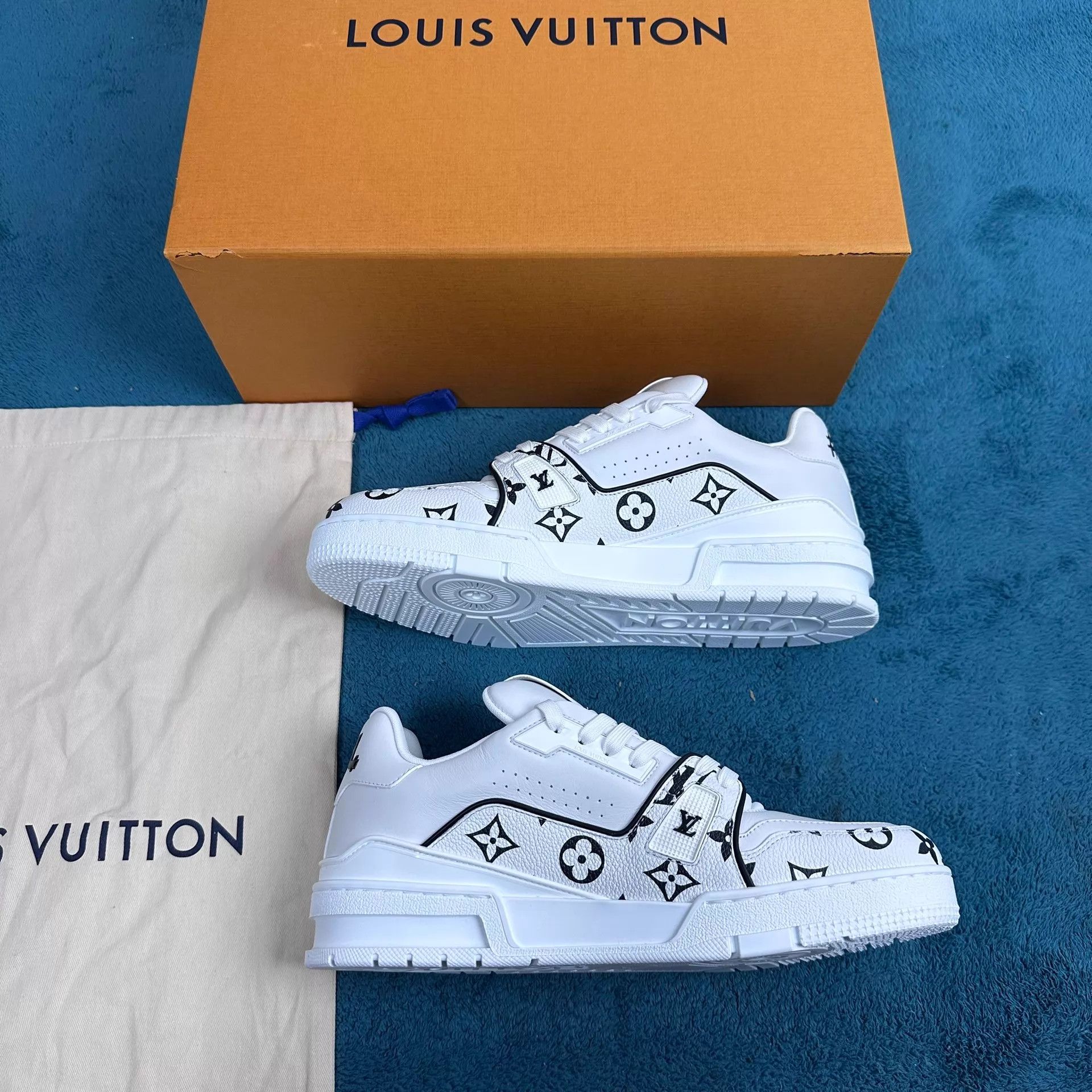 Louis Vuitton LV Trainer 25 Cowhide Logo Print Low Sneaker White 7.5/41.5 Size US 8.5 / EU 41-42 - 3 Thumbnail