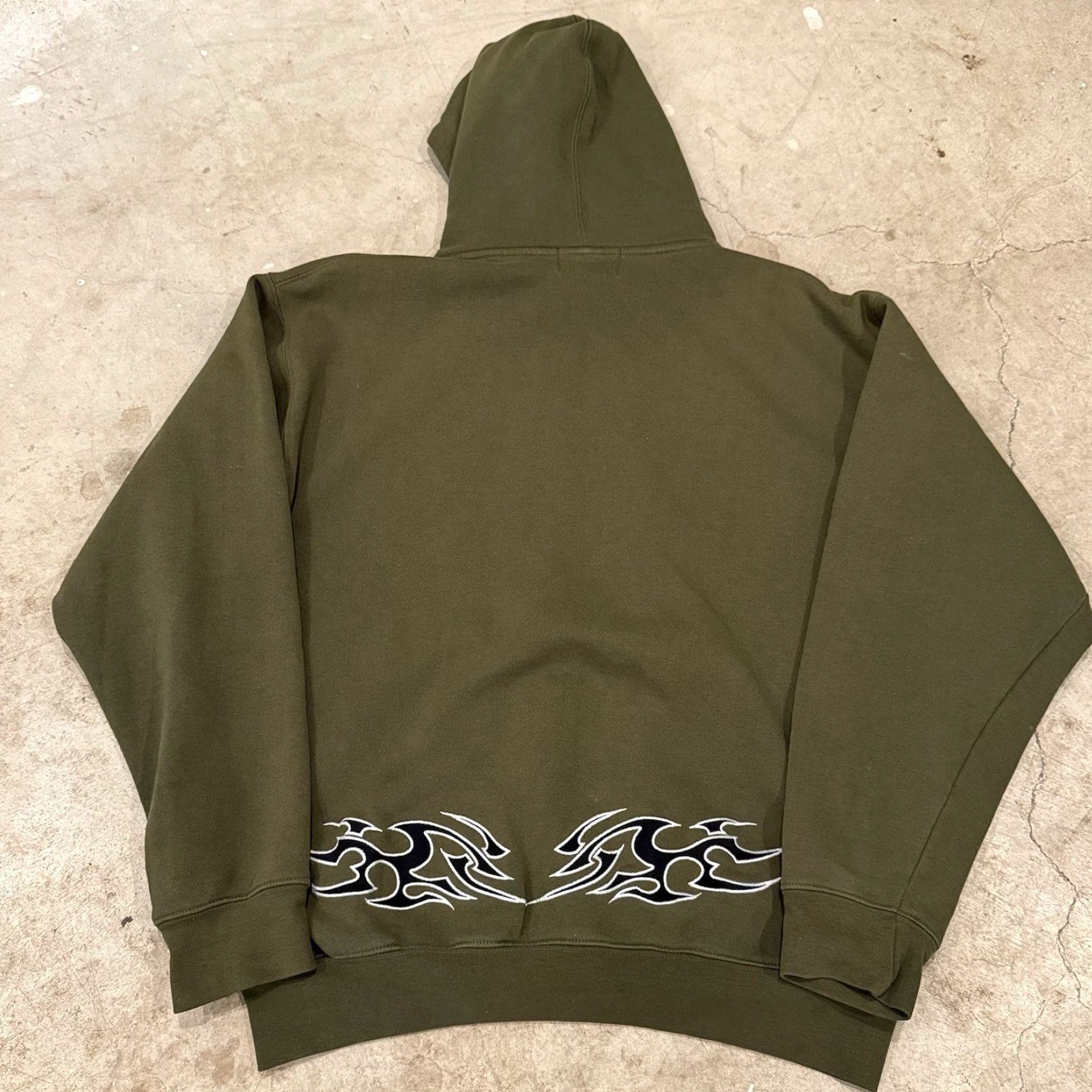 Olive VINTAGE Sapphire Lounge Hoodie Men L Olive Green Embroidered Tribal Flame Graphic Print Pullover Size US L / EU 52-54 / 3 - 2 Thumbnail