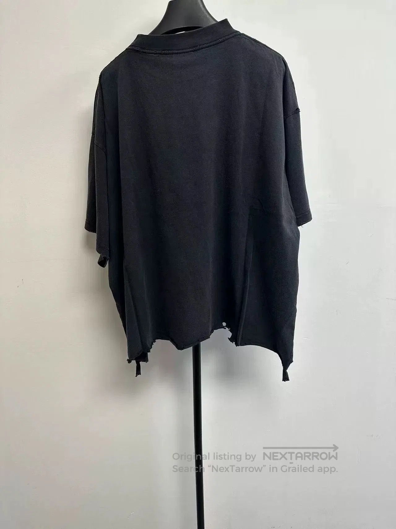 Balenciaga Balenciaga Crewneck Letter Distressed Short Sleeve T-Shirt. Size US L / EU 52-54 / 3 - 2 Thumbnail