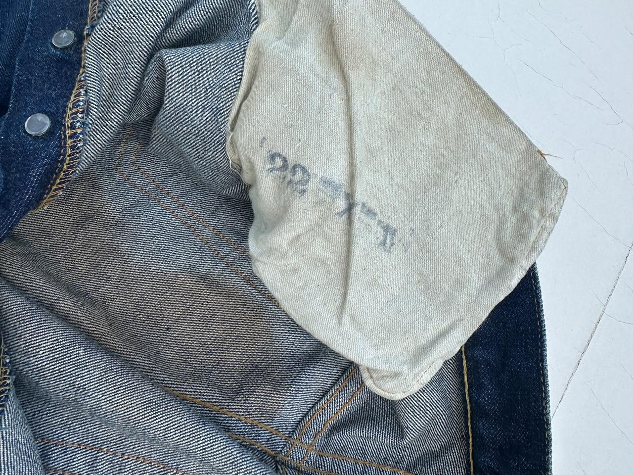 Levi's Vintage Clothing Early 1950s Levi’s 501XX Big E V-Stitch / J-Stamped Button Size US 32 / EU 48 - 14 Thumbnail