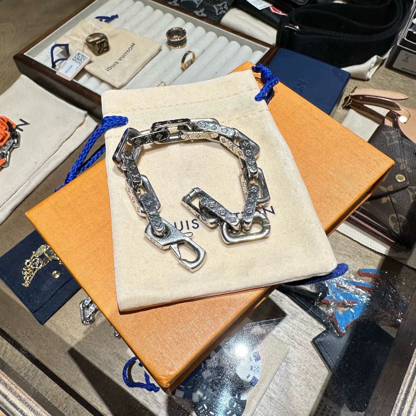 Louis Vuitton Louis Vuitton Silver Jewelry L Men Size ONE SIZE - 1 Thumbnail