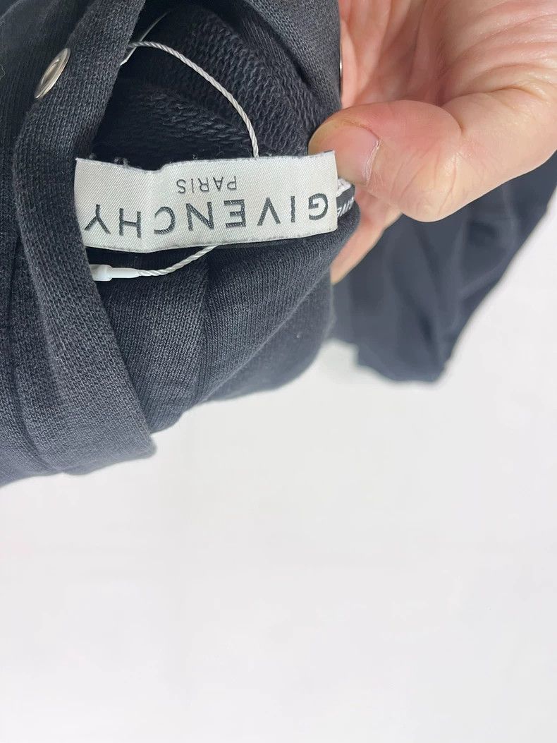 Givenchy Givenchy Black hoodie with letters, size M, fair condition Size US M / EU 48-50 / 2 - 7 Thumbnail