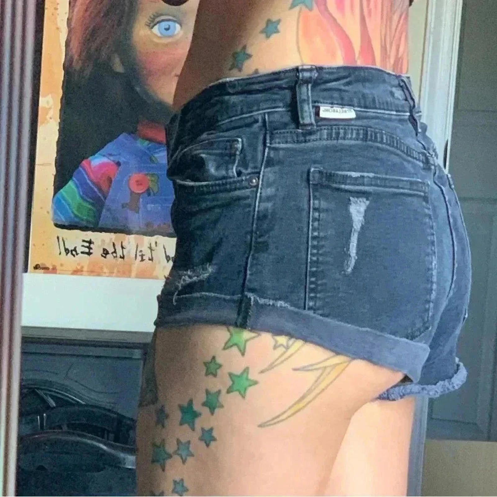 Designer Stylish High-Waisted Denim Shorts Size 28" / US 6 / IT 42 - 4 Thumbnail