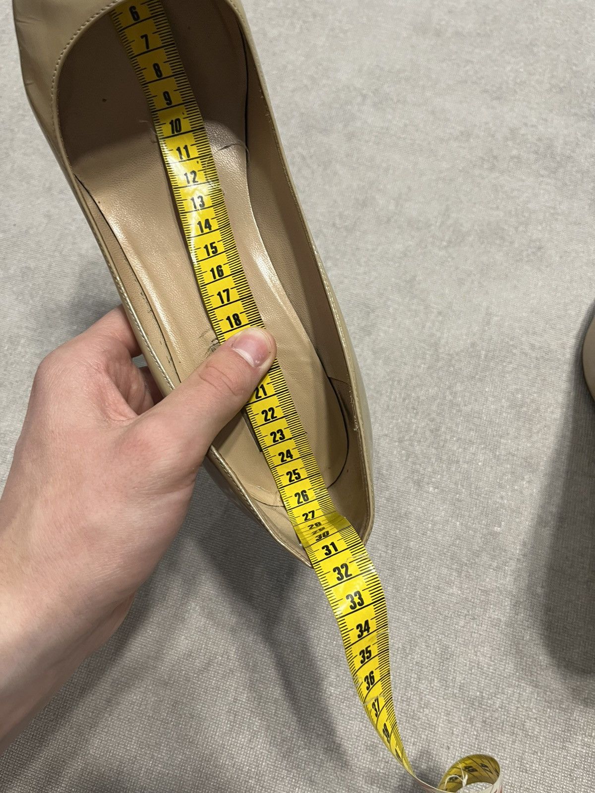 Valentino Valentino Womens Pump Heels Beige Vintage Shoes Sz 39.5 Size US 8.5 / IT 38.5 - 17 Thumbnail