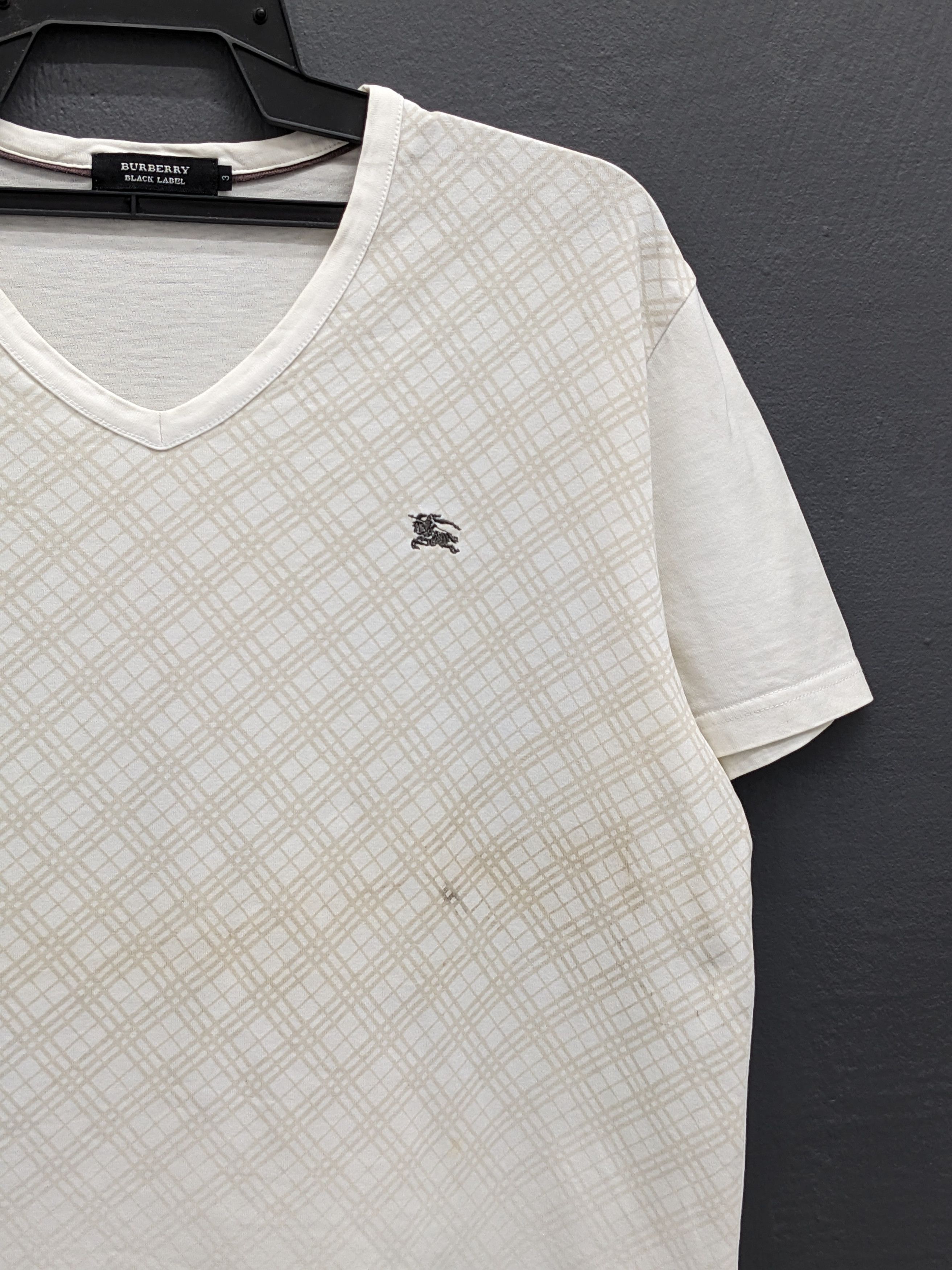 Burberry BURBERRY BLACK LABEL V NECK TSHIRT Size US L / EU 52-54 / 3 - 3 Thumbnail
