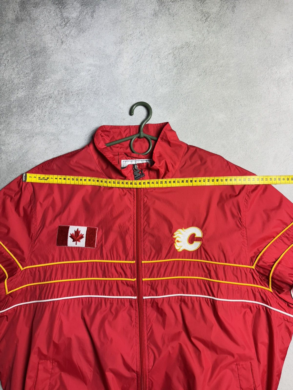 Starter Calgary Flames NHL Nylon Zip Jacket Starter size XL Size US XL / EU 56 / 4 - 15 Thumbnail